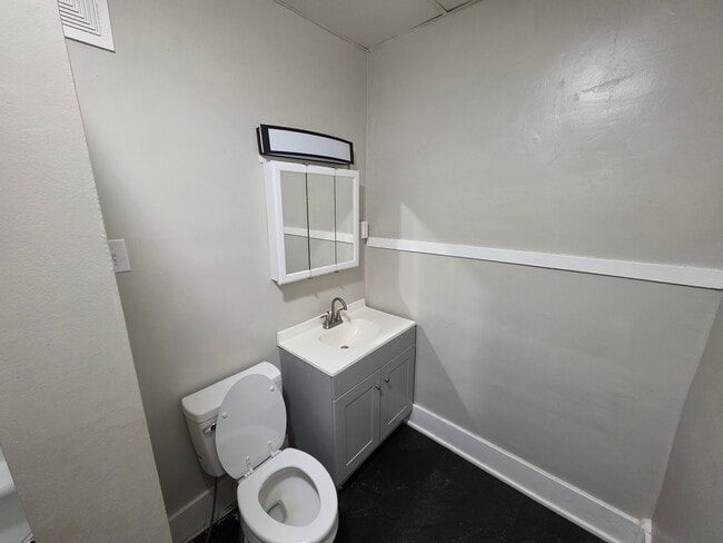 Building Photo - 434 6th Ave S