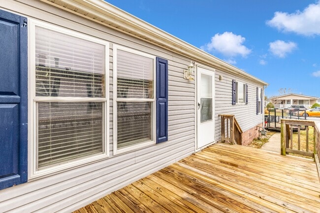 Building Photo - 16114 McGregor Dr