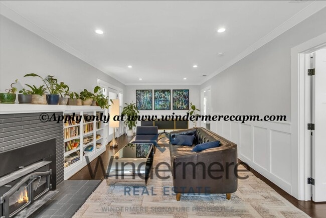 Building Photo - Timeless Modern Luxury 3 bedroom in one of...