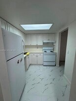 Building Photo - 8309 SW 142nd Ave