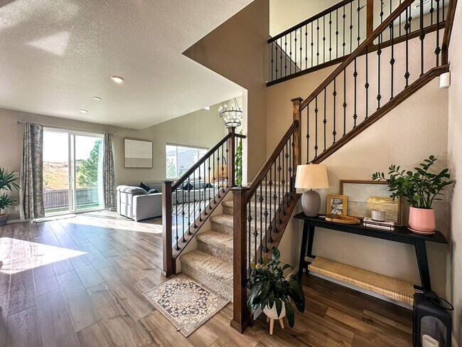 Building Photo - Almost Brand New Meadowlark 4bd 3.5ba home