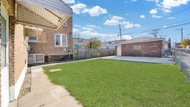 Building Photo - 3143 W 53rd Pl