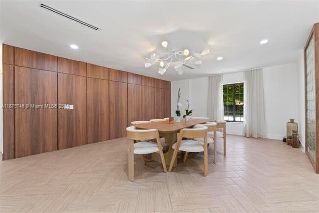 Building Photo - 15202 SW 80th Ave