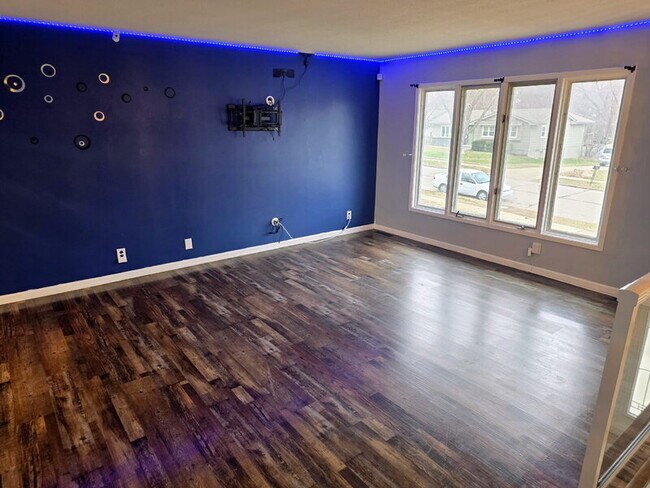 Building Photo - 320 34th St