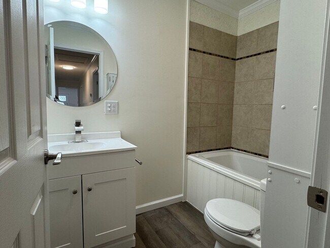 Building Photo - Newly renovated 2 Bedroom 2.5 Bathroom Hom...