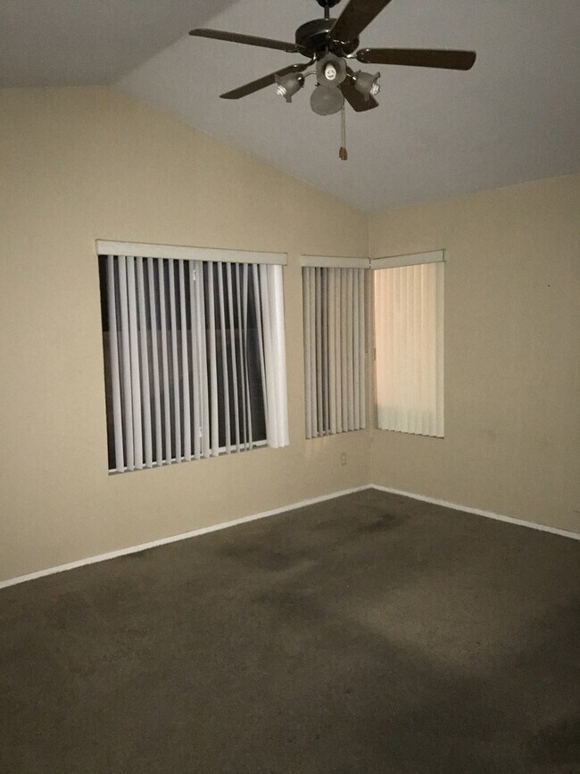 Building Photo - MUST SEE 1 BEDROOM HOME!