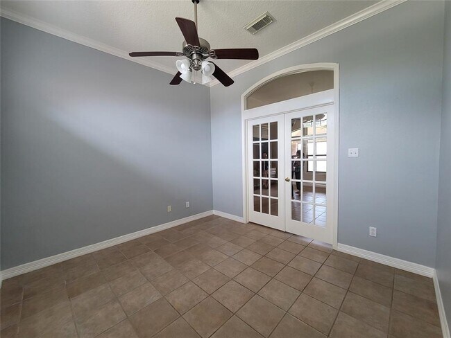 Building Photo - 115 Blue Bird Ct