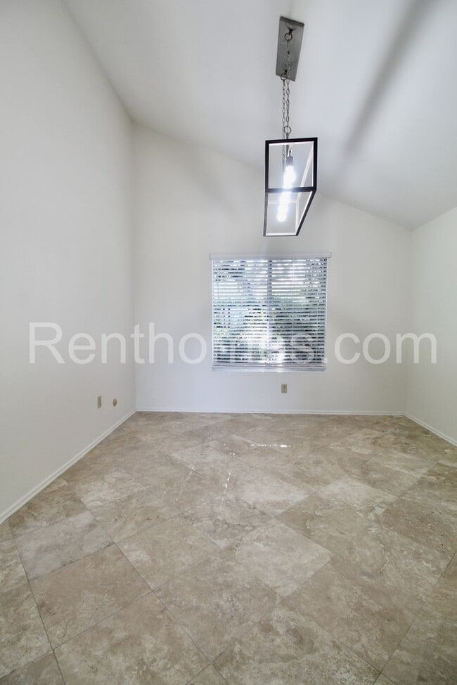 Building Photo - 10258 Grayfox Dr