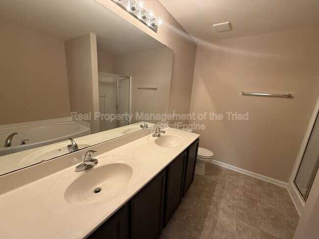 Building Photo - 2003 Chapel Park Ln