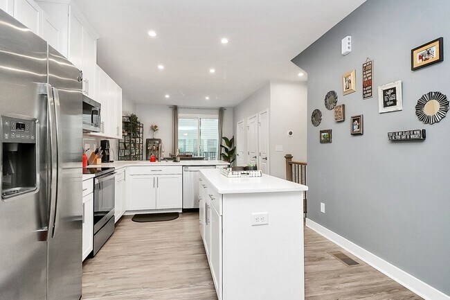 Building Photo - Townhome in the heart of Charlotte!