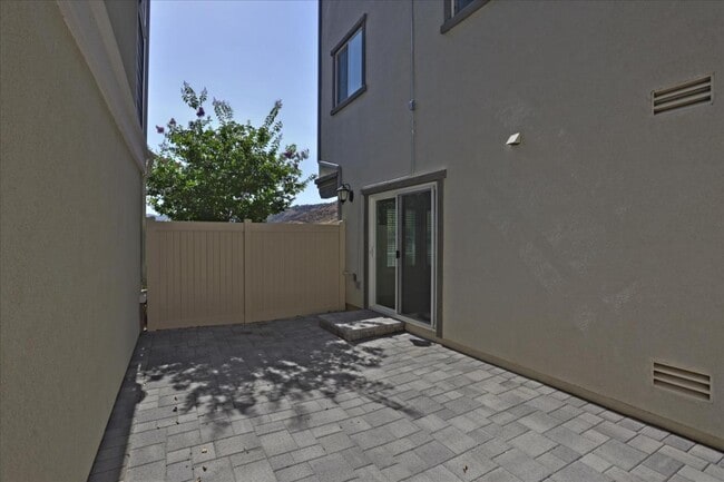 Building Photo - 9153 Foster Ln