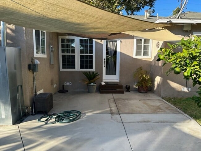 Building Photo - Lakewood living