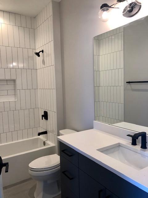 Building Photo - 1 bedroom in Chicago IL 60657