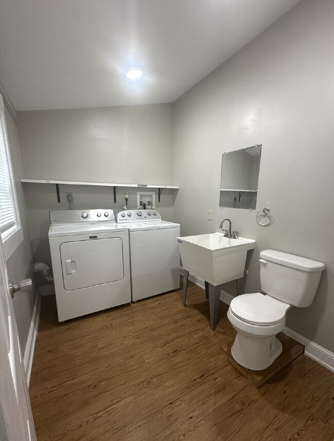 Building Photo - 2 Bedroom Duplex in Downtown Westminster