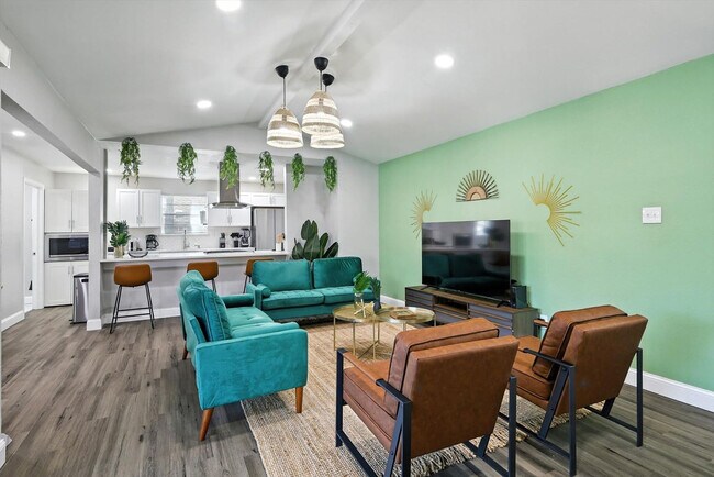 Building Photo - 1231 Springbrook Cir