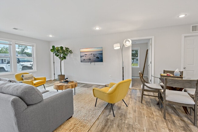 Building Photo - 6532 Summerton Way