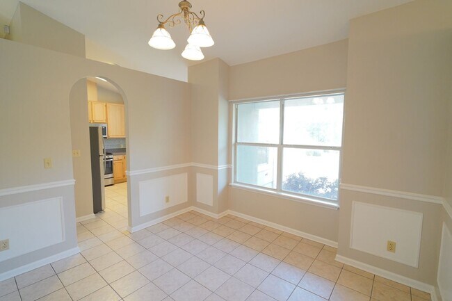 Building Photo - 3 Bed / 2 Bath with Large Yard/Garage in Bucklake area!