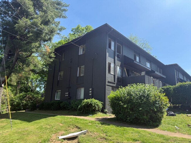 Building Photo - 550 Harding Pl