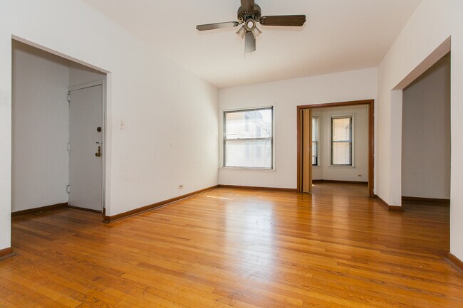 Building Photo - 520 W Diversey Pkwy