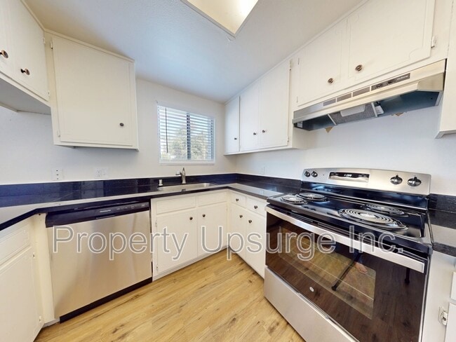 Building Photo - 1625 Robinson St