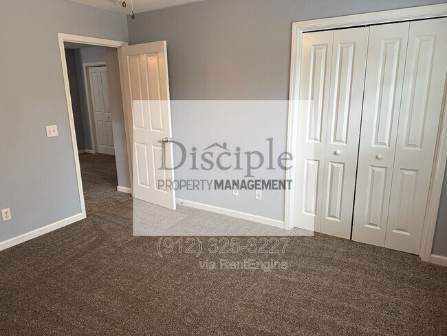 Building Photo - 250 Summer Hill Way