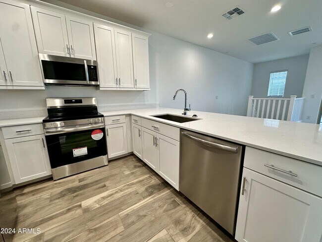 Building Photo - 4043 E Brisa Dr