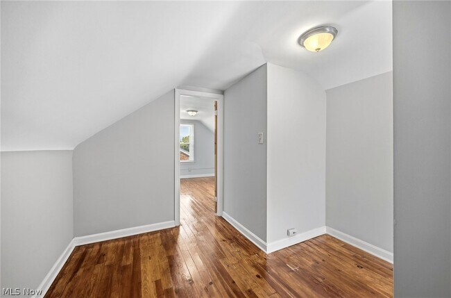 Building Photo - 3889 Grenville Rd
