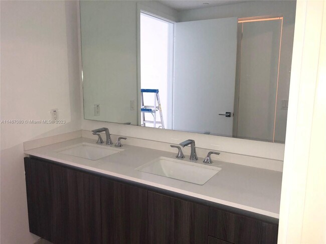 Building Photo - 488 NE 18th St