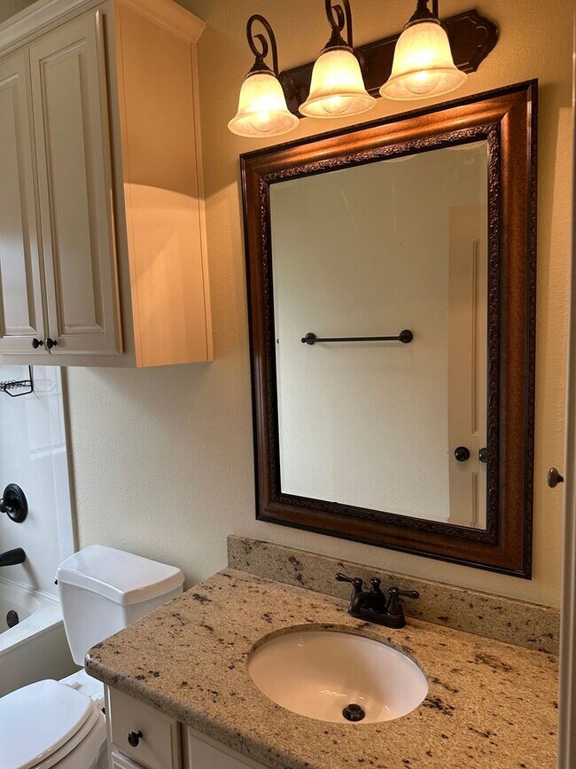 Building Photo - College Station -3 bedroom / 2 bath / 2 ca...
