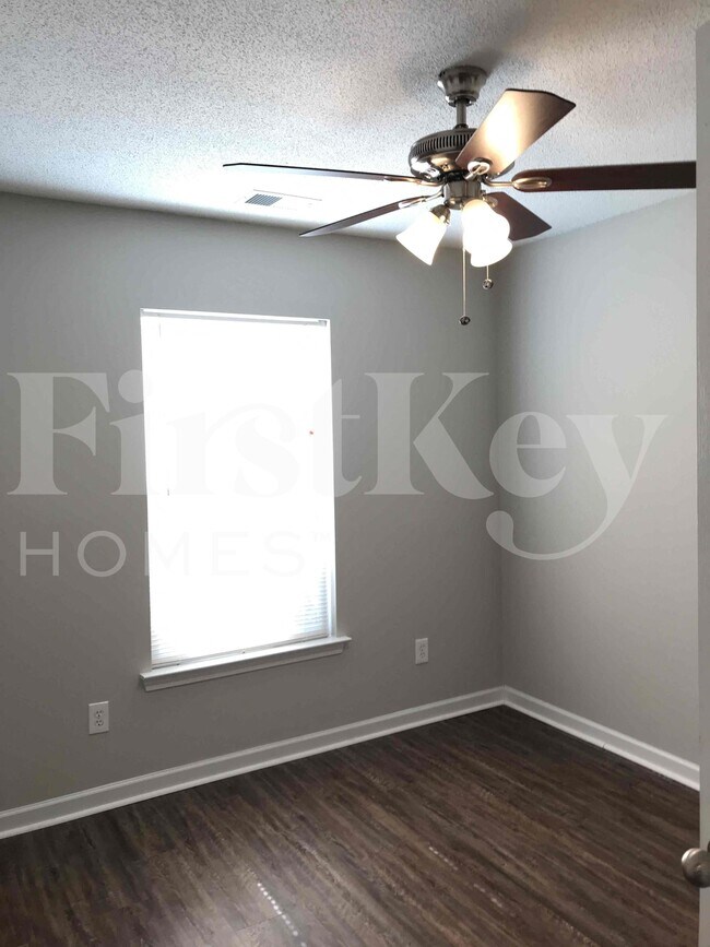 Building Photo - 120 Pointer Dr