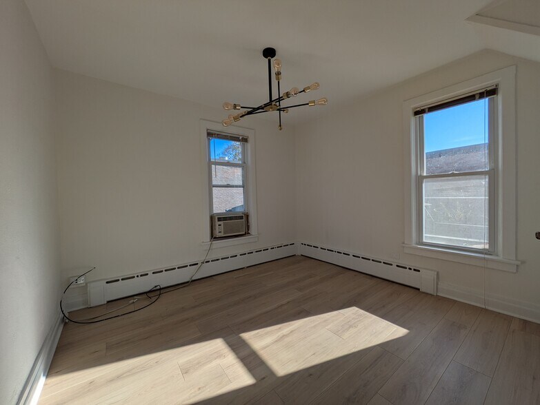 Building Photo - 1516 Lee St