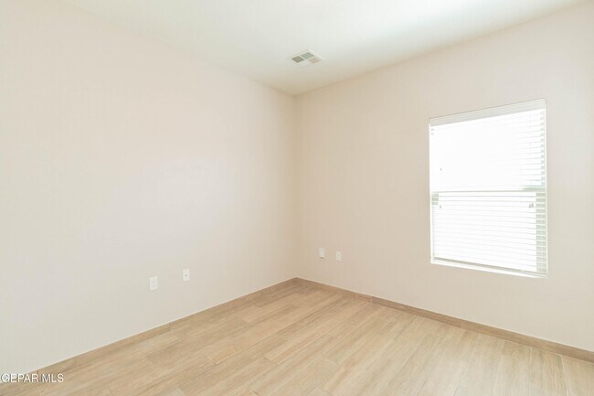 Building Photo - 14993 Eddie Mullens Ct