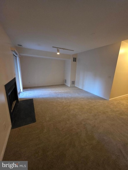 Building Photo - 4281 Sleepy Lake Dr