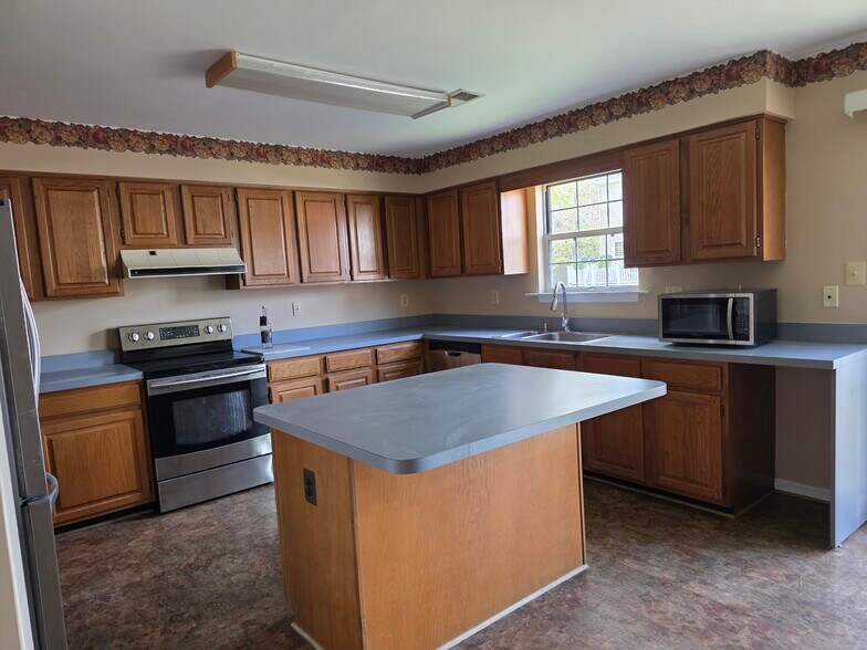 Kitchen - 8628 Indian Springs Rd