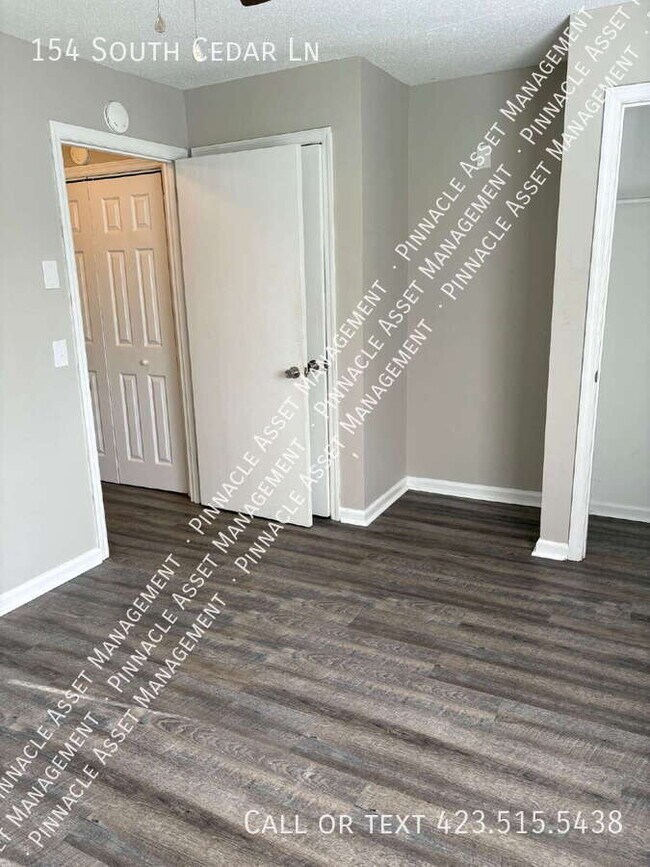 Building Photo - 154 S Cedar Ln