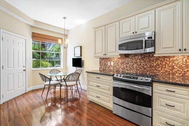 Building Photo - 5070 Lake Catalina Dr