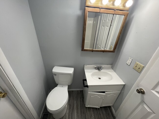 Building Photo - 924 Blue Ridge Dr