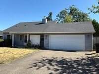 Building Photo - Wonderful home with bonus spaces