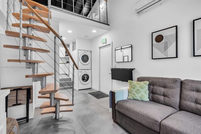 Building Photo - 1642 SW 16th St