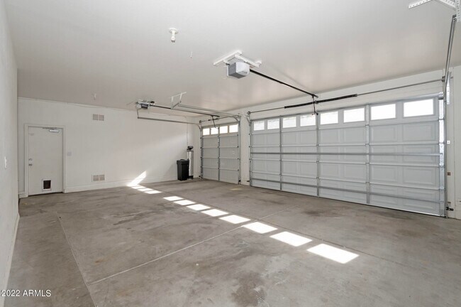 Building Photo - 2684 E Birchwood Pl