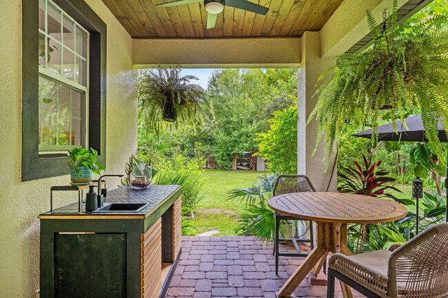 Building Photo - Charming 3-Bed with 2 Baths Oasis in St. C...