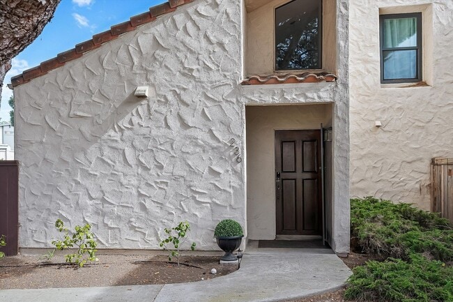 Building Photo - Furnished - Catch the Wave of Modern Comfort at Our Reef Oasis