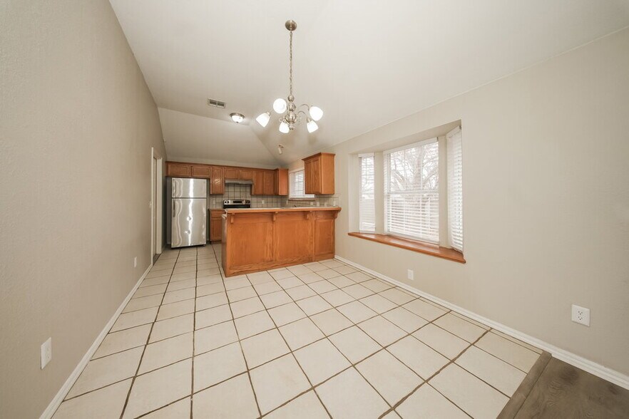 Building Photo - 1604 Hazelwood Dr