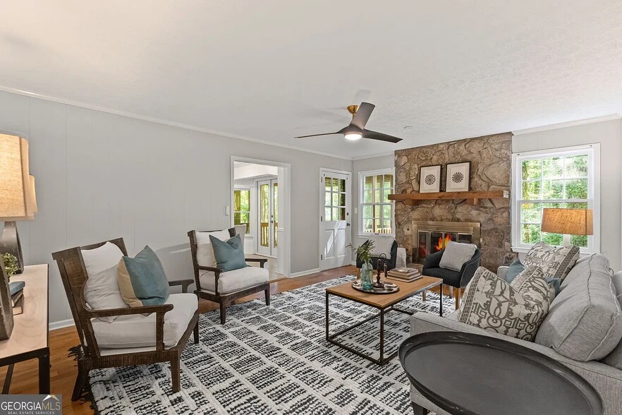 Building Photo - 220 Hollyridge Dr