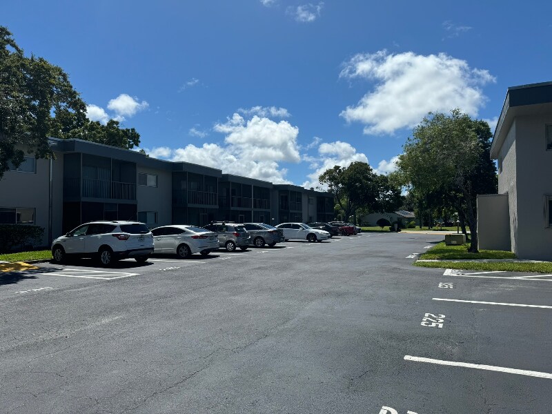 Building Photo - 3001 Thrush Dr