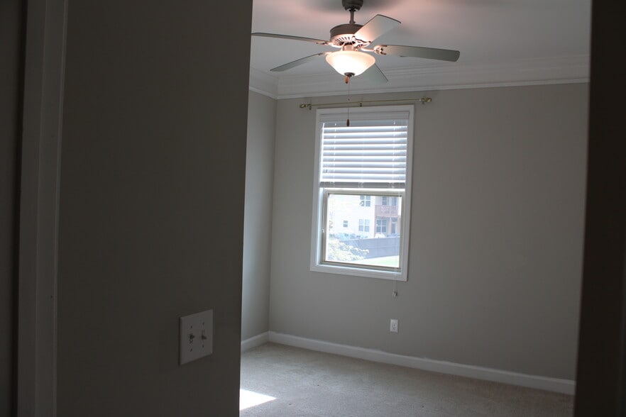 Guest bedroom - 2940 Furlong Ct