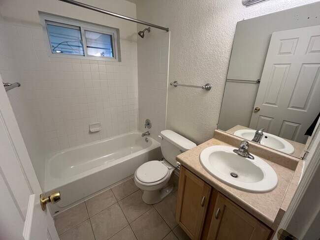 Building Photo - Cozy Ranch in Thornton