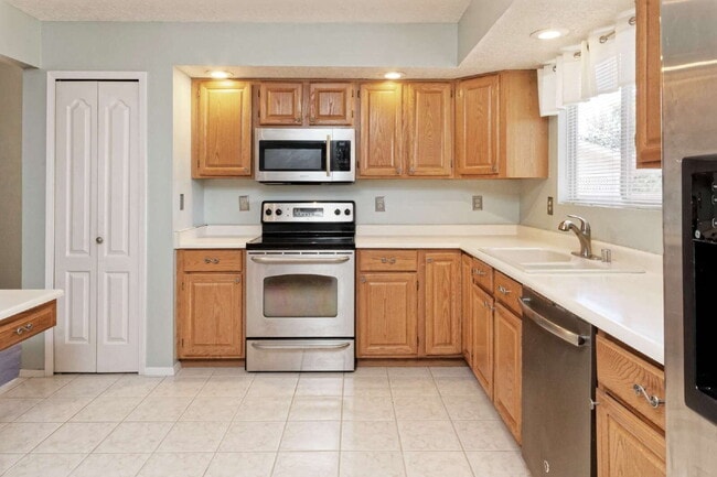 Building Photo - 2 Story Home in Rivers Edge 3 with RV Stor...