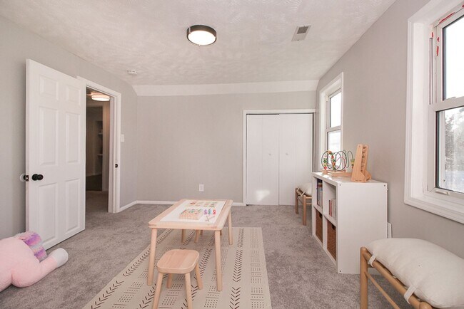 Building Photo - 3 bedroom 3 bathroom Single Family Home