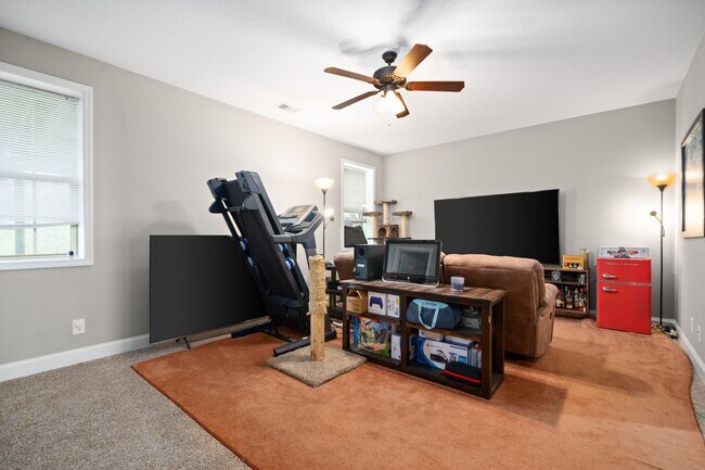 Building Photo - 1831 Camelot Dr